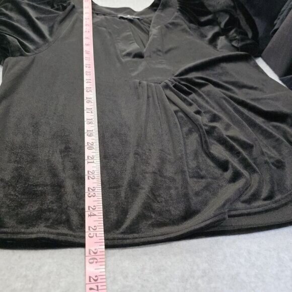 Pomander Place Tuckernuck Top Womens L Black Velvet Vneck Finley Flutter Sleeve - Picture 5 of 10
